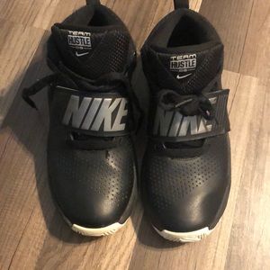 Boys Nike Team Hustle D8